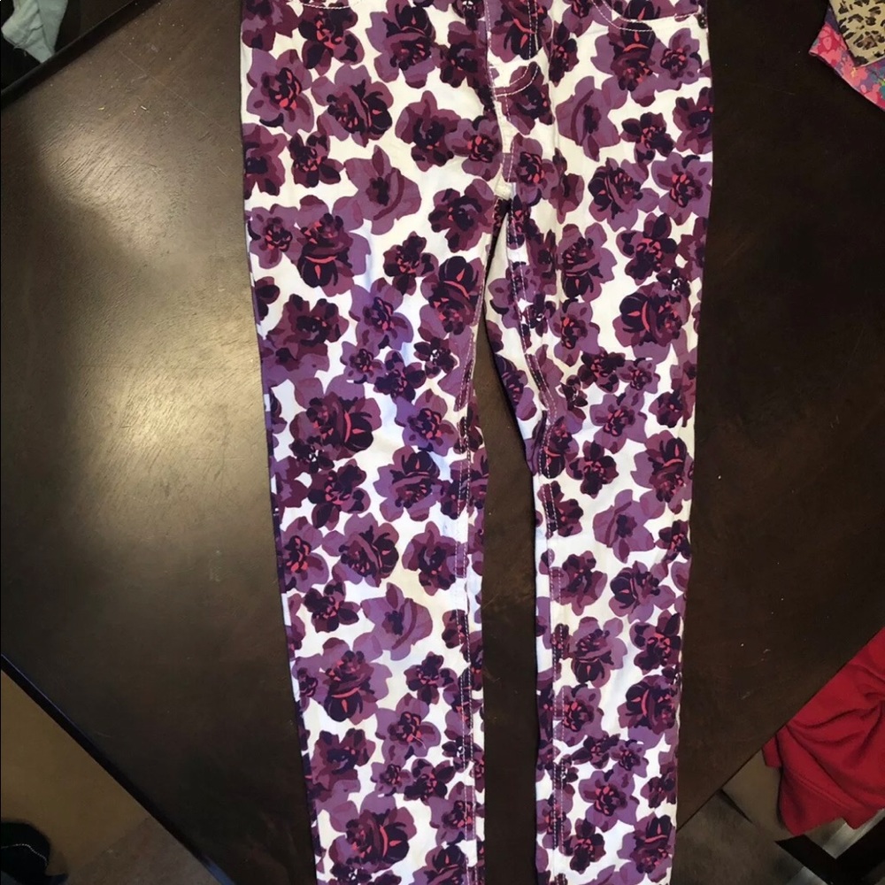Childrens Place Sz 8 Stretch Flowered Jeggings.